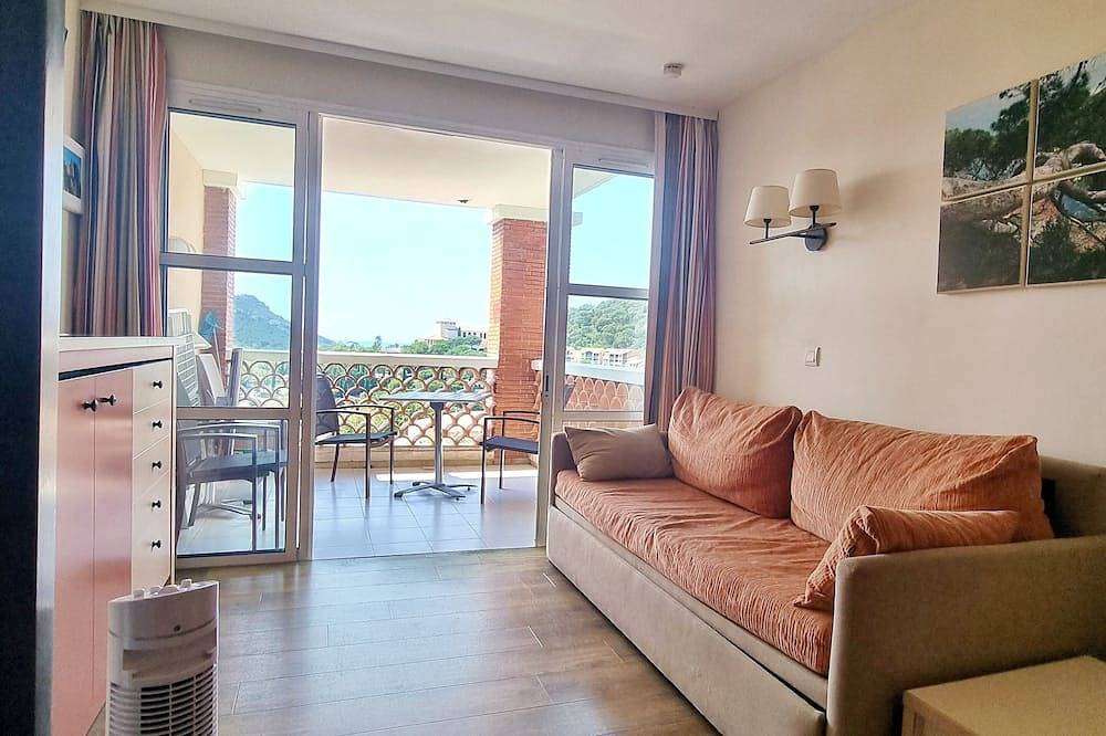 Ganze Wohnung, Cap Esterel Dans Village Club, P2 vue sur Golf et mer in Le Dramont, Saint-Raphaël