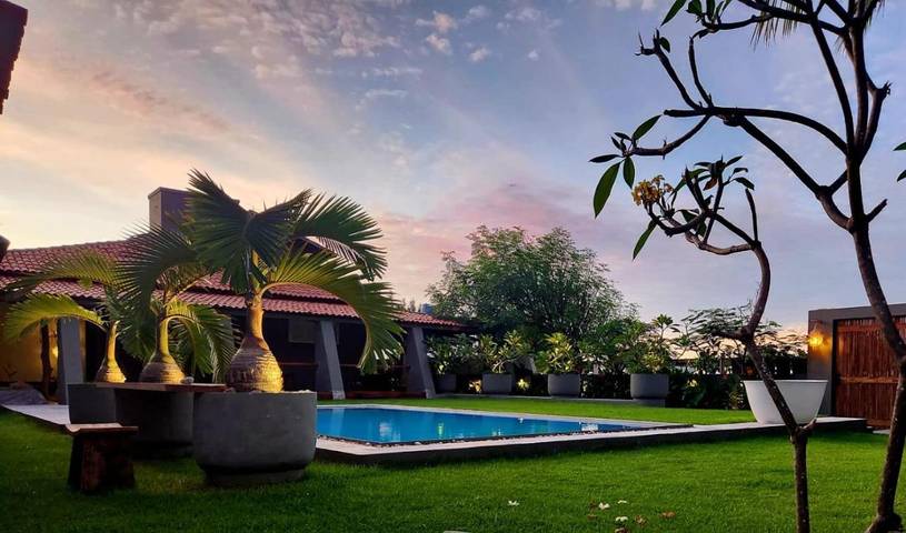 Casas e apartamentos de temporada para 2 pessoas, com jardim e piscina e ainda jacuzzi em Caucaia
