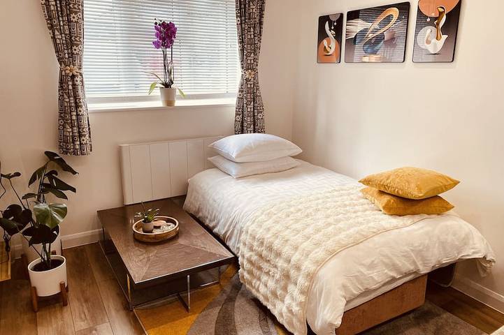 Modern Detached Bungalow with Private Entry, Ev charger and free parking in Risinghurst and Sandhills, Oxford