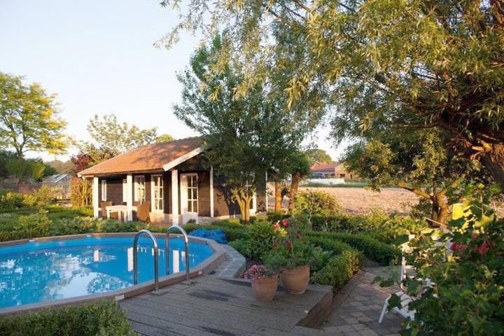 B&b voor 2 personen, with tuin and uitzicht as well as zwembad, met huisdier in Noord-Brabant