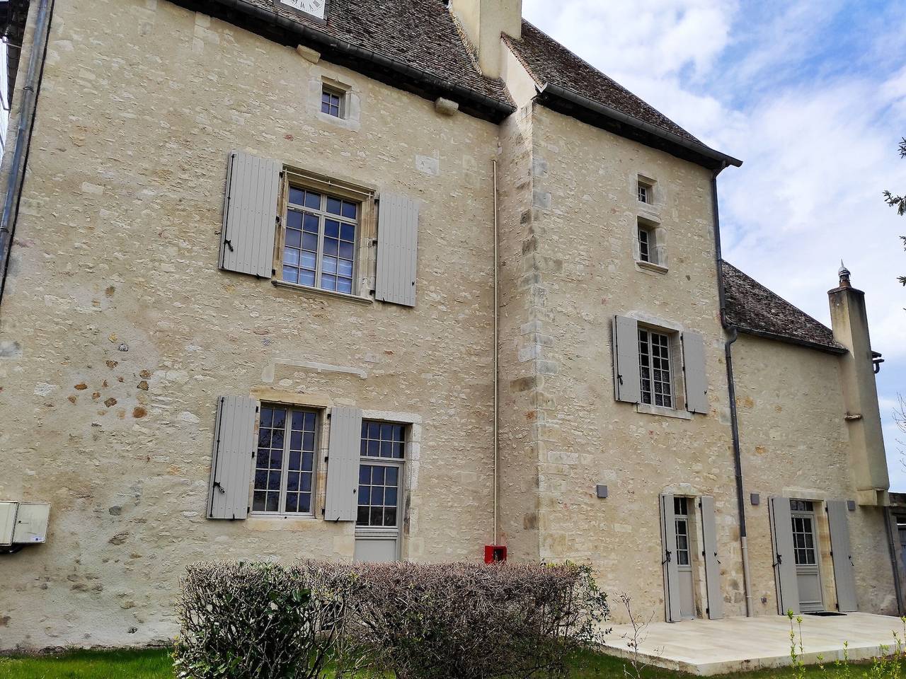 Renoviertes Haus mit Park und Spielplatz, familienfreundlich in La Celle (Cher), Saint-Amand-Montrond