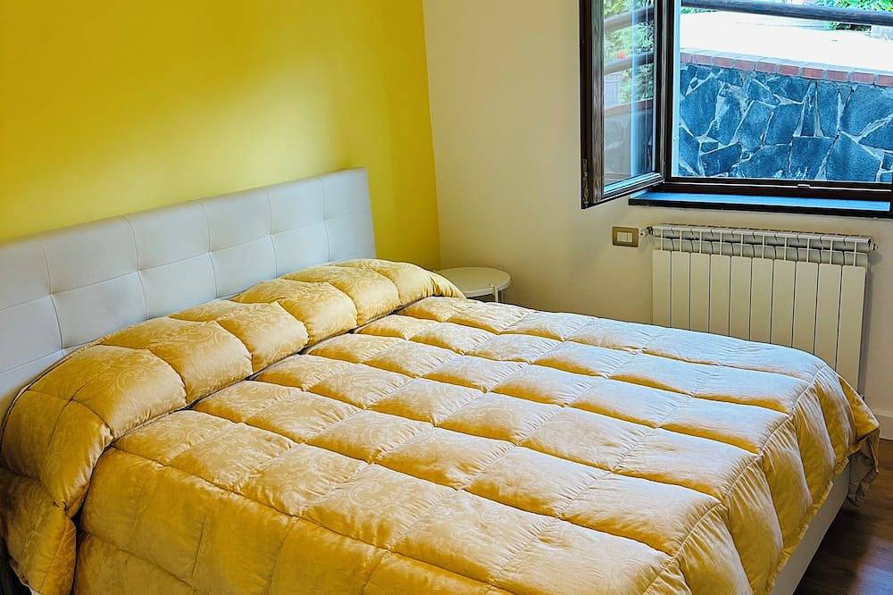 Entire apartment, Relaxation with Jacuzzi and pool between Pompeii Amalfi coast, Sorrento and Capri in Trecase, Vesuvio National Park