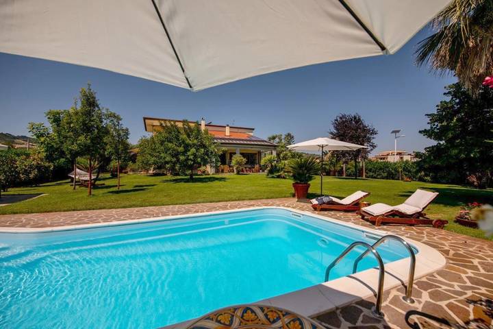 B&b per 2 persone, con Balcone e Terrazza nonché Idromassaggio e Giardino a Martinsicuro