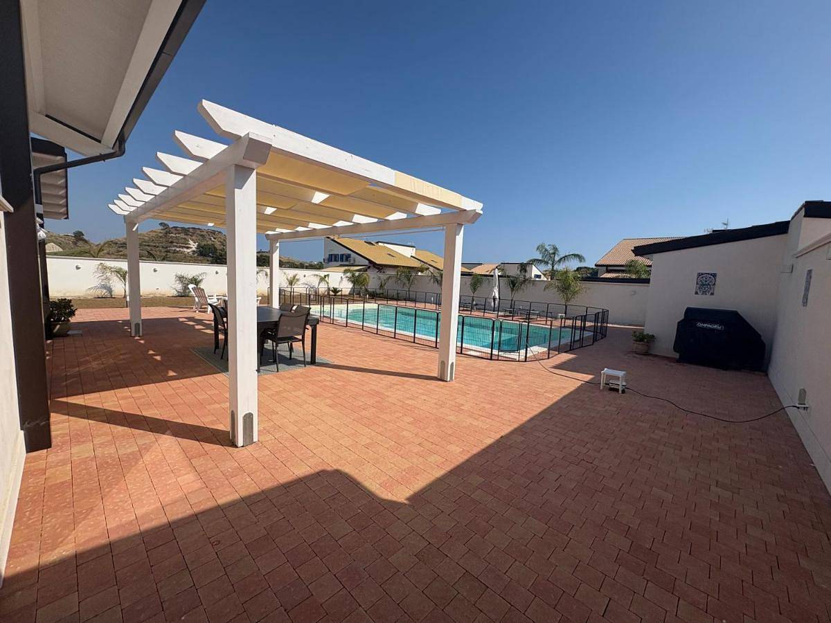 Three-Bedroom Villa in Seccagrande, Ribera