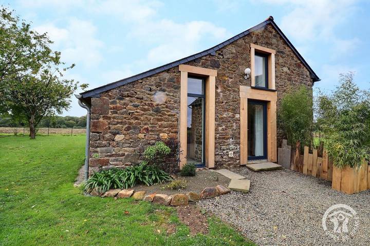 Gîte pour 3 personnes, avec Terrasse ainsi que Jardin et Vue à Hédé-Bazouges