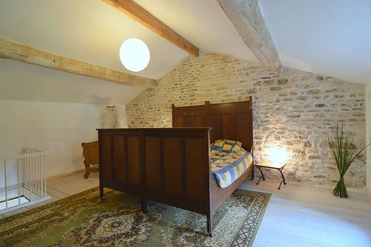 Gîte pour 4 personnes, avec terrasse ainsi que piscine et jardin, animaux acceptés à Saint-Jean-de-Sauves - 3