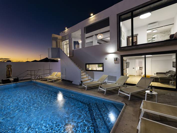 Villa für 4 Personen, mit Terrasse und Garten sowie Pool in Arrecife