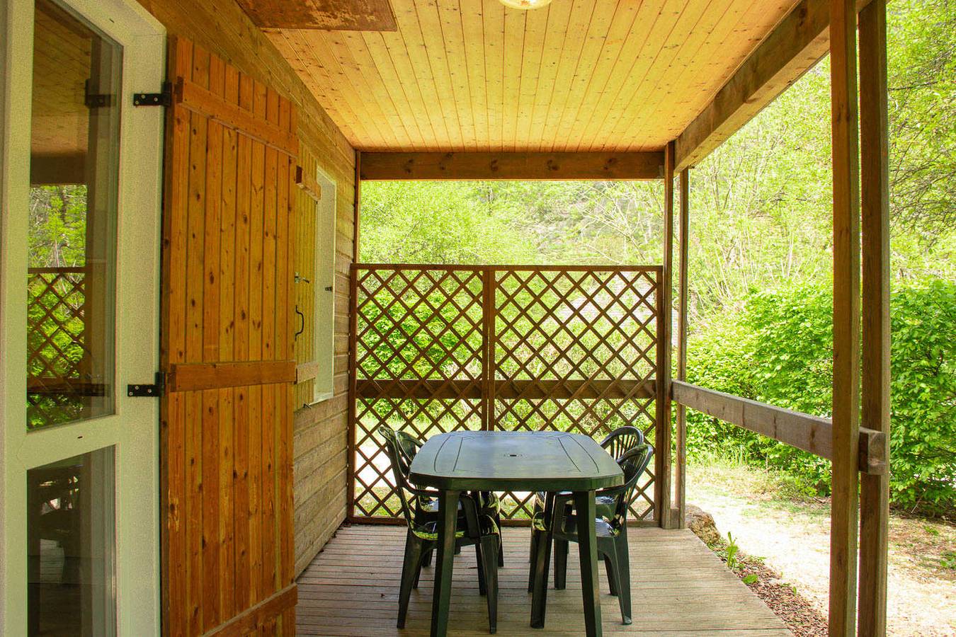 Chalet Pierre et bois 4/5 personnes - Camping du Golf des Gorges du Tarn in La Canourgue, Région de Mende