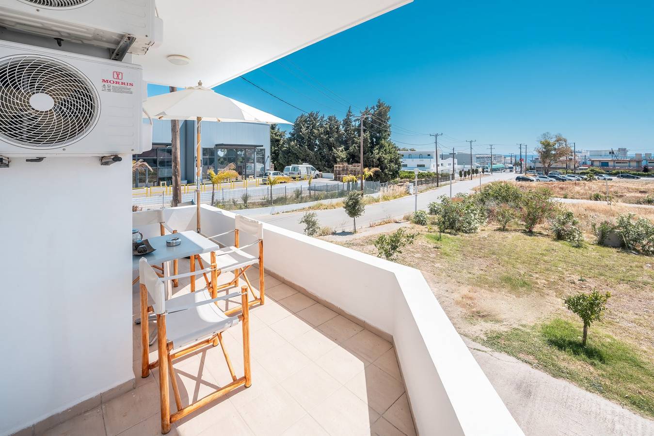 Appartamento intero, Appartamento 'Con Vista 1' con balcone, Wi-Fi e aria condizionata in Rodi