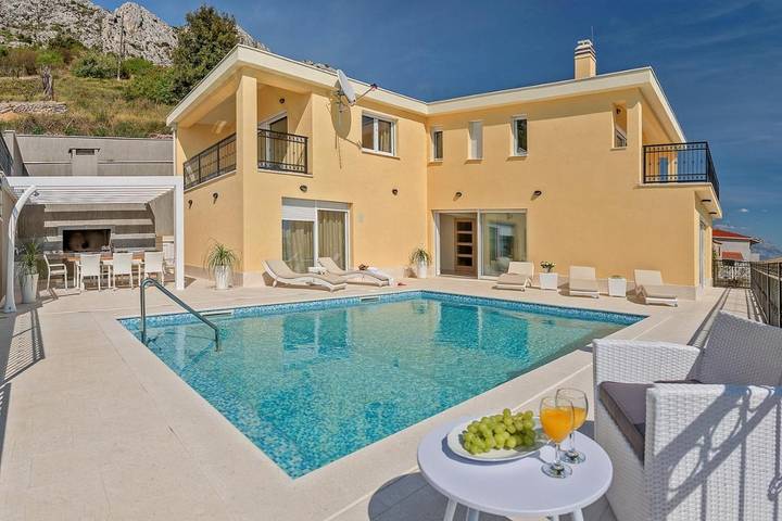 Villa pour 12 personnes, avec jardin ainsi que piscine et balcon à Mimice - 4