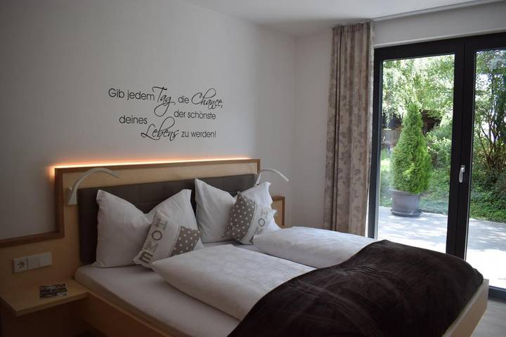 Ferienwohnung für 4 Personen, mit Ausblick und Terrasse im Dorf Tirol