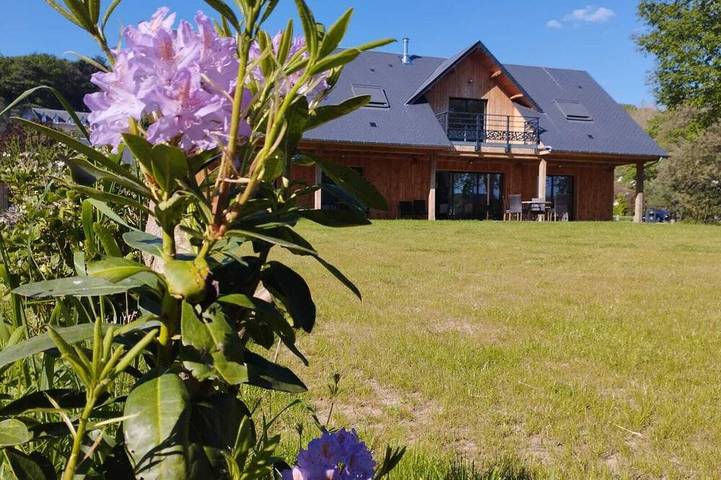Gîte pour 12 personnes, avec jardin et balcon à Saint-Jean-le-Thomas