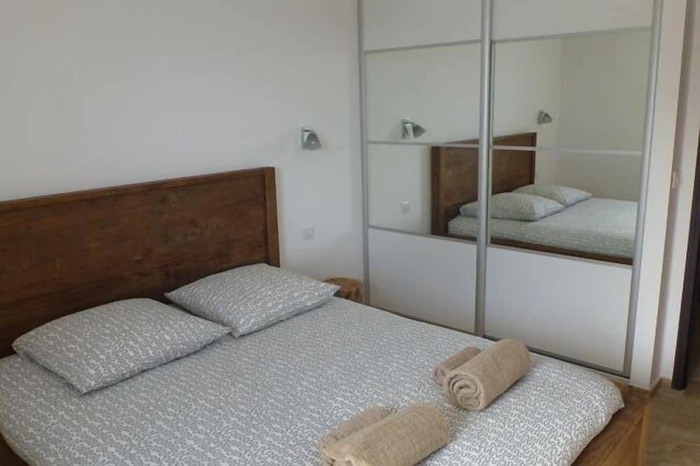 Casa privada en el corazón del pueblo de pescadores con vistas al mar. Clim, Wi-Fi in Tizzano, Sartène