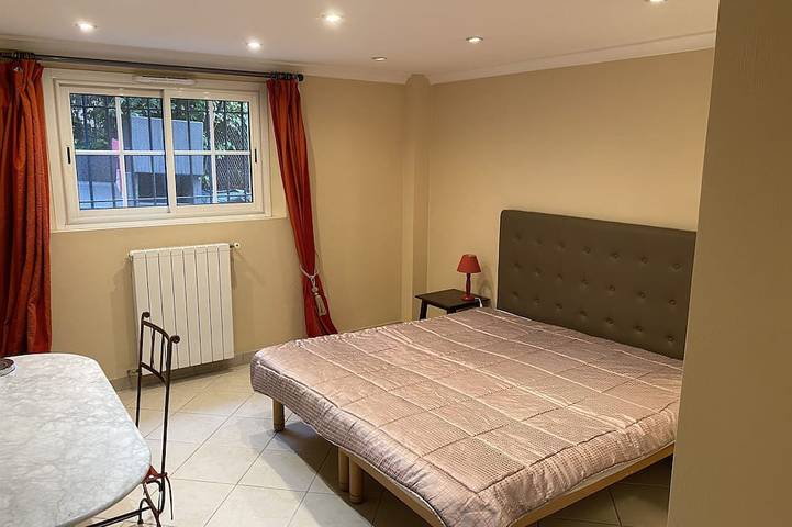 Appartement entier, Appartement 3 pièces avec piscine privée (en saison) et jardin in Antibes, Côte méditerranéenne (France)