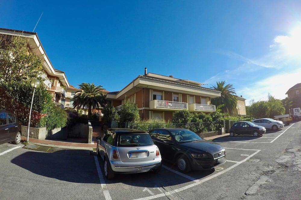 Ganze Wohnung, Chiavari apartment with reserved parking space in a residential context in Chiavari, Riviera di Levante