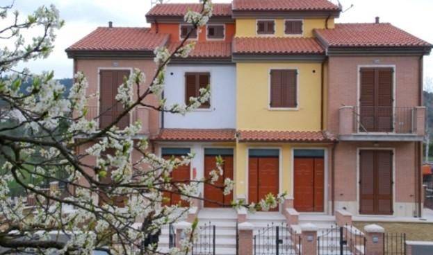 Appartamento per 8 persone, con Balcone e Terrazza nonché Giardino e Panorama a Rapolano Terme