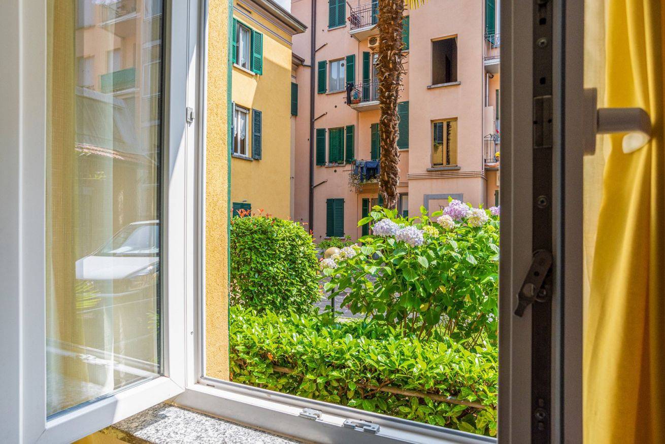 Geheel appartement, Guesthost - Cosy Apt 200m from Como-Borghi Station in Como, Comomeer