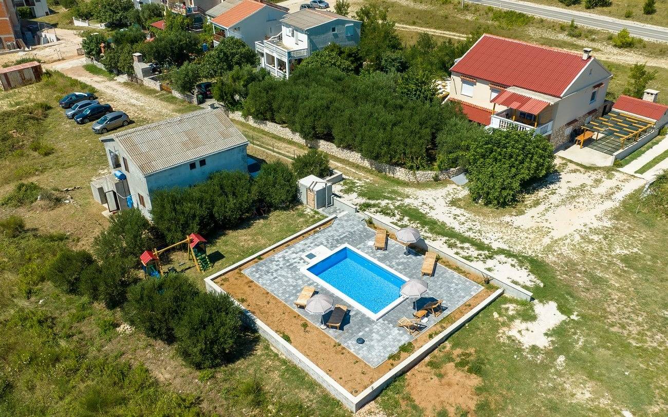 Ganze Wohnung, 2-Zimmer-Ferienwohnung mit Terrasse Rtina - Stosici (Zadar) A-21450-b in Rtina, Zadar
