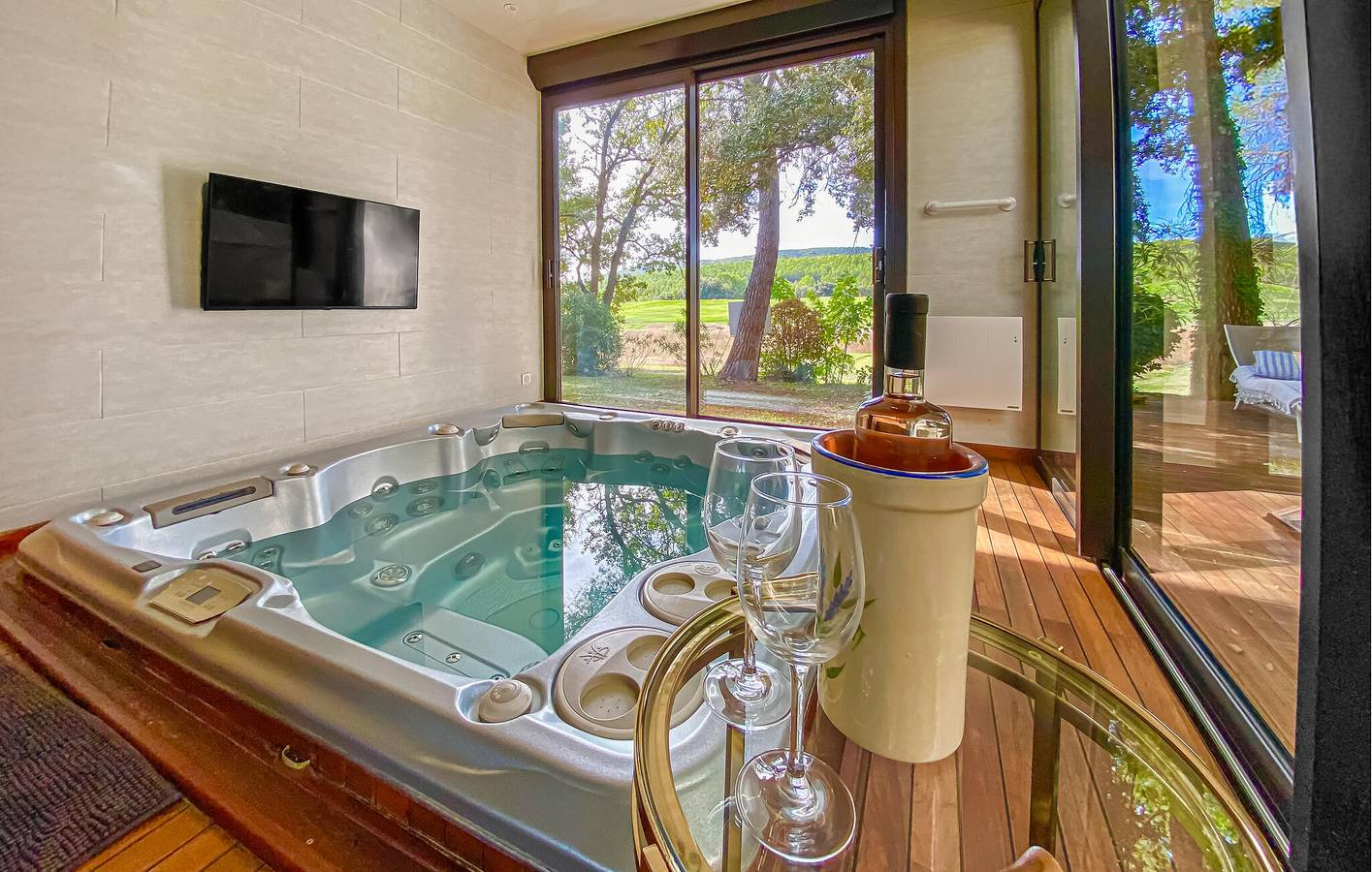 Lujoso Apartamento con Piscina y Terraza, Cerca del Hotel Mercure - Brignoles in Flassans-sur-Issole, Región Brignoles