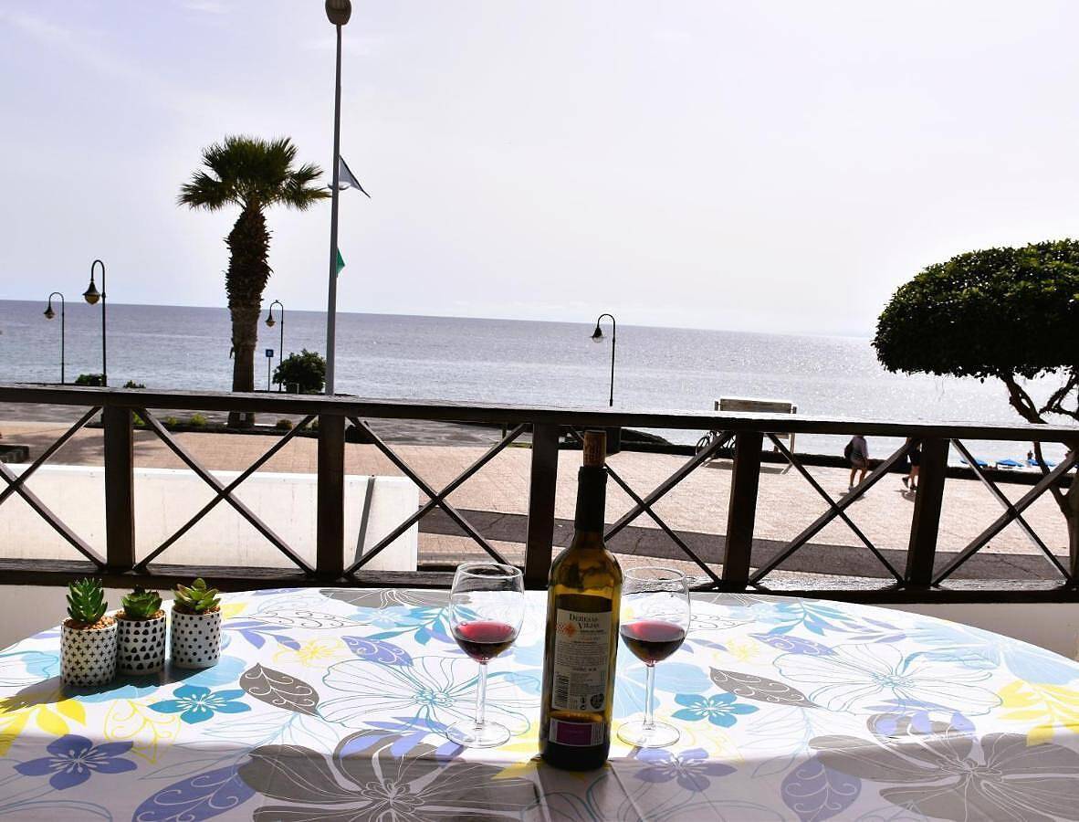 Appartement entier, Appartement de vacances "Casa Regla" avec vue sur la mer, terrasse et Wi-Fi. in Puerto del Carmen, Tías