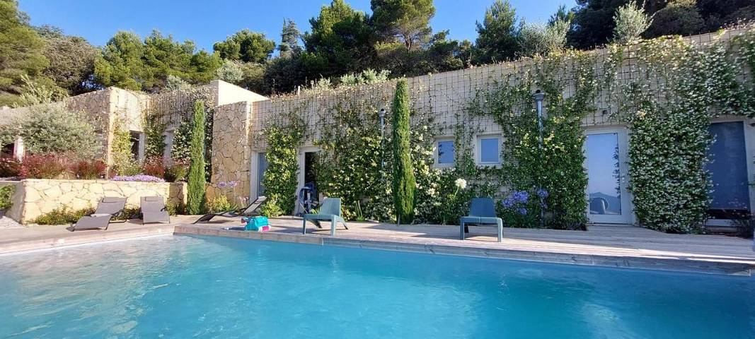 Location de vacances pour 12 personnes, avec jardin ainsi que vue et piscine à Suzette - 4