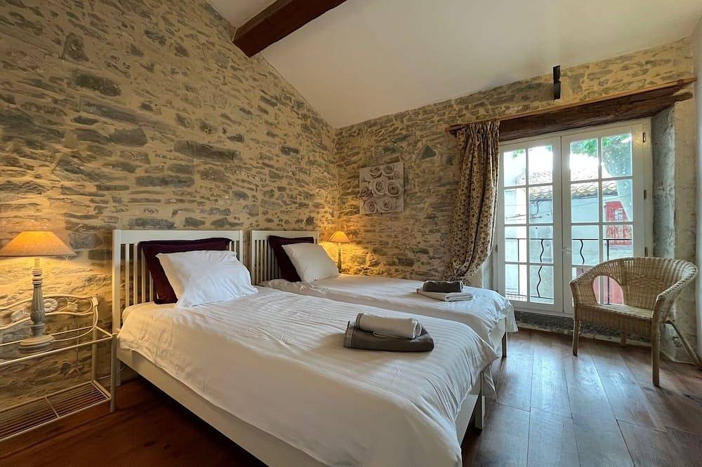 Superbe villa: 3 suites (ch/sdb) avec piscine privative et air conditionné in Trausse, Région de Carcassonne