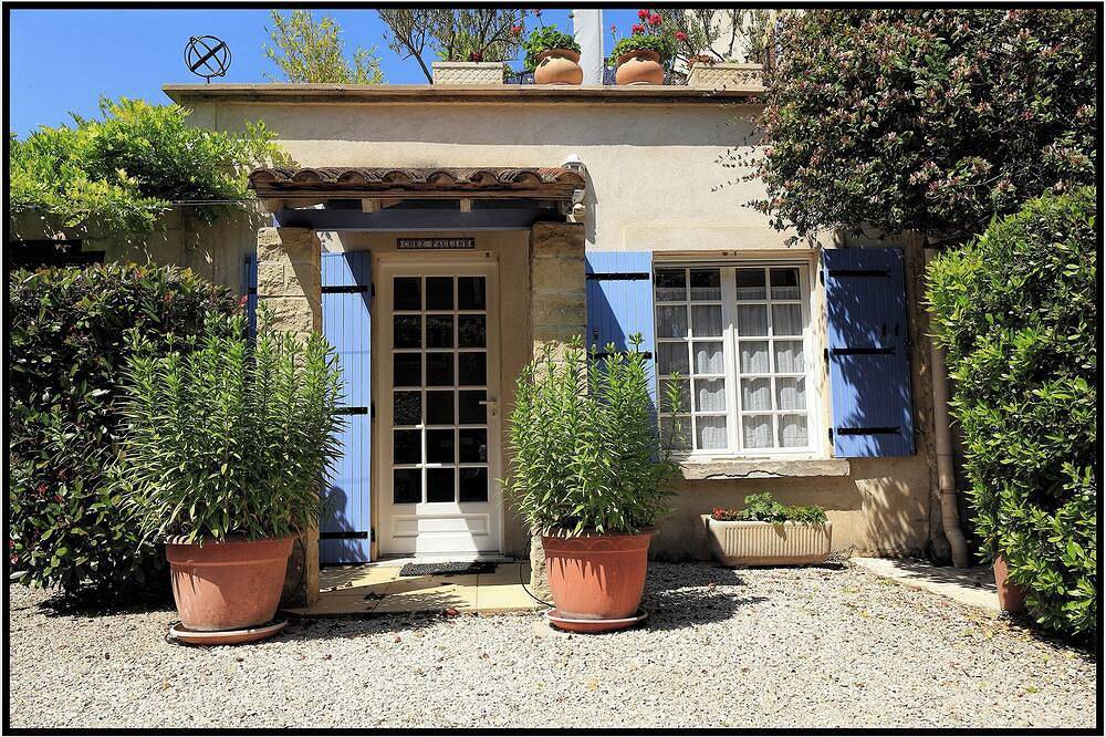 \"Chez Pauline\" sleeps 2 self catering luxury gite 10mins from Avignon! in Rognonas, Arles region