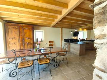 Gîte pour 6 personnes, avec terrasse et jardin dans Beaurepaire