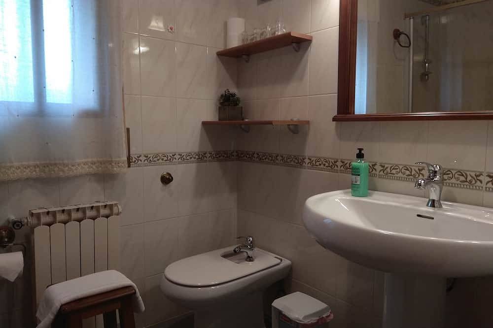 Rural house Las Tuyas, 6-8 places, next to ciud Segovia, garden, pets, internet in Palazuelos de Eresma, Segovia Province
