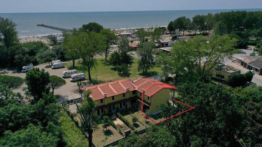 Ferienhaus für 4 Personen, mit Balkon und Terrasse sowie Garten und Ausblick in Lido di Volano