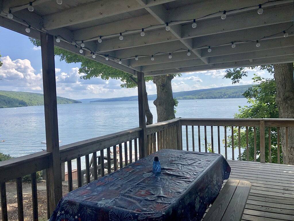 Ferienhaus am See an einer Privatstraße am Keuka Lake State Park. in Keuka Lake