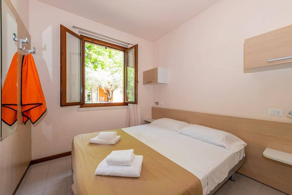 Bungalow 2 + 2 - Ein Schlafzimmer Resort, Schläft 4 in Colombare, Sirmione