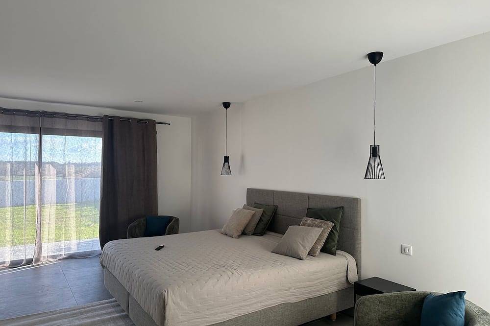 Geräumige 220 m² große Villa mit privatem Pool und großem umzäunten Garten in Aléria, Corte und Umgebung
