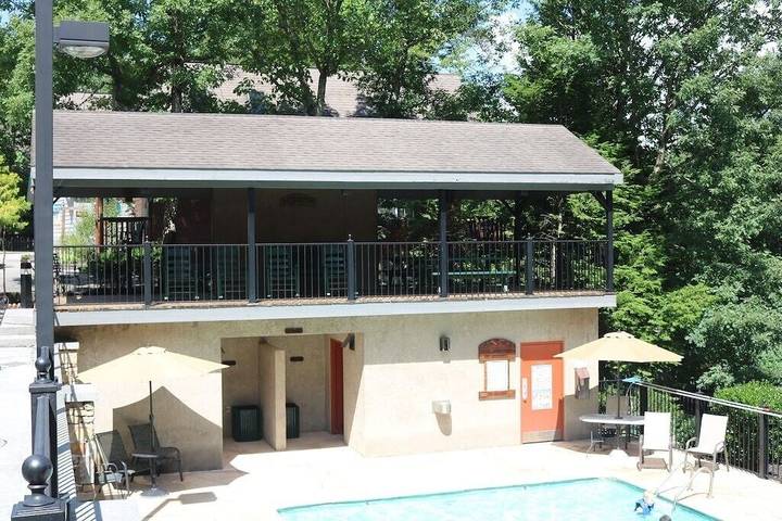 Cabin rentals and lodges for 6 people, with hot tub and balcony in Pigeon Forge