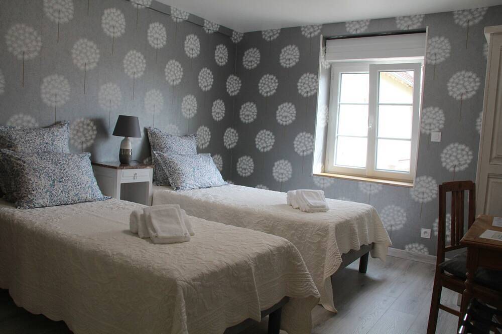 Suite Familiale Hirondelles pour 2 adultes & 2/3 enfants (avec 1 lit en plus) in Huisseau-sur-Cosson, Sologne