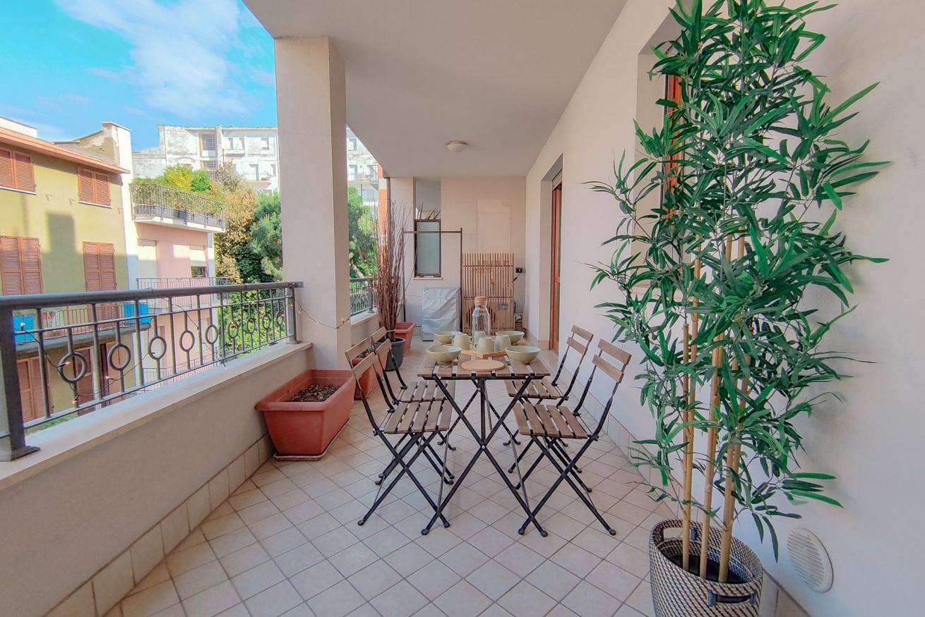 Ganze Wohnung, [Apartment] Charming Central  with Terrace, 5 Minutes from the Beach in Civitanova Marche, Adriaküste Marken