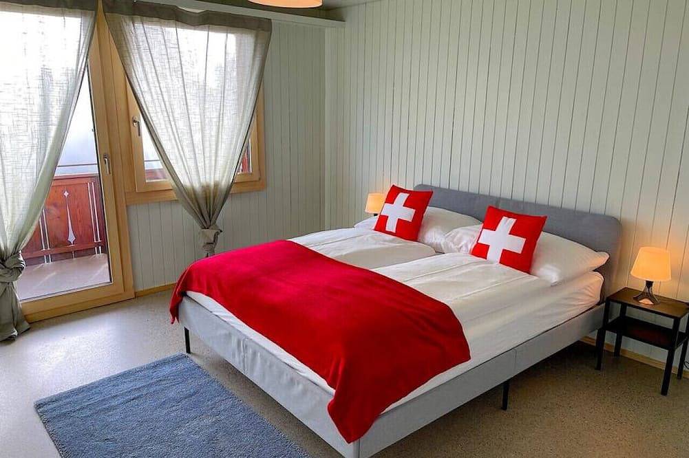 Geheel appartement, Swisshut Stunning Views Alps & Lake - Apart. Aeschlen Up in Sigriswil, Meer van Thun