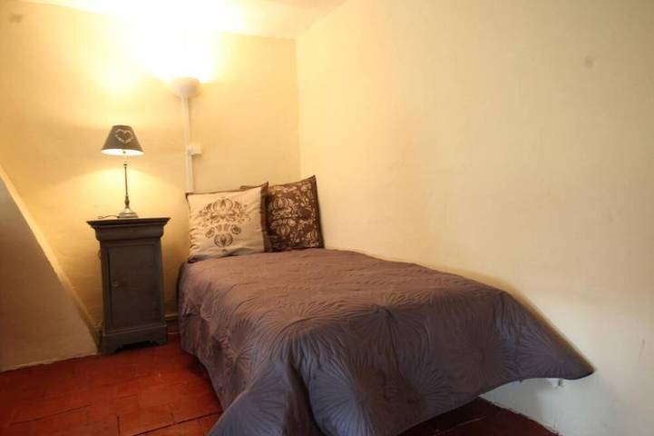 Location de vacances pour 3 personnes, avec jardin à Bourg-le-Comte - 4