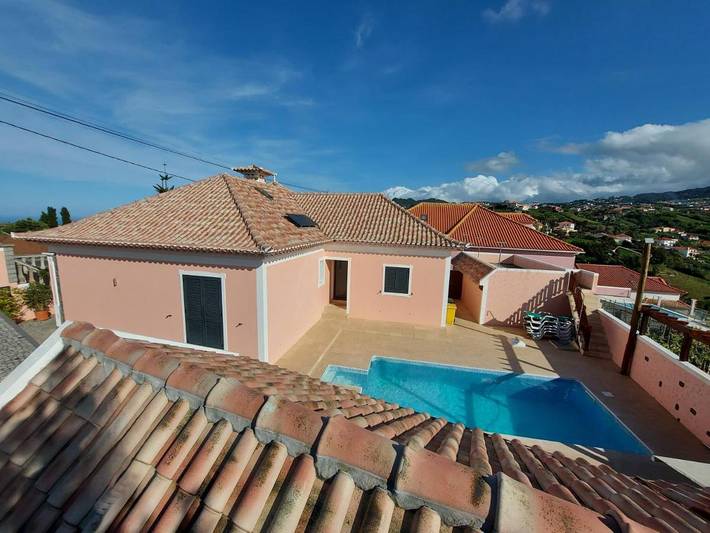 Location de vacances pour 8 personnes, avec vue ainsi que piscine et jardin à Santana