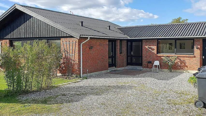 Ferieudlejning for 7 personer, med have i Rødvig