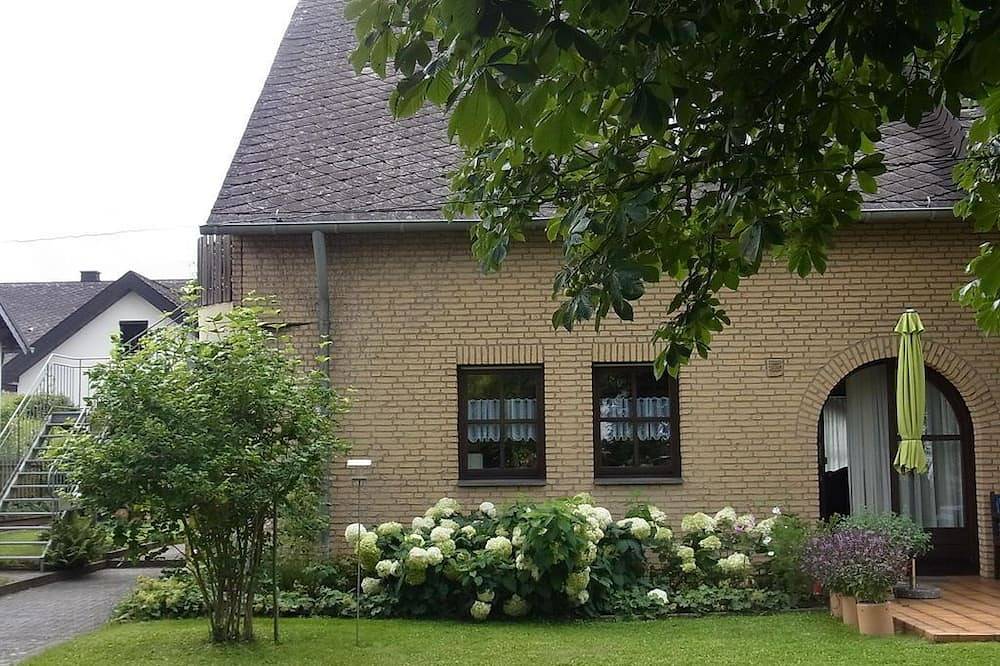Ganze Wohnung, Ferienwohnung Lauströer - 2-Bett-Appartment in Schweich, Moseleifel