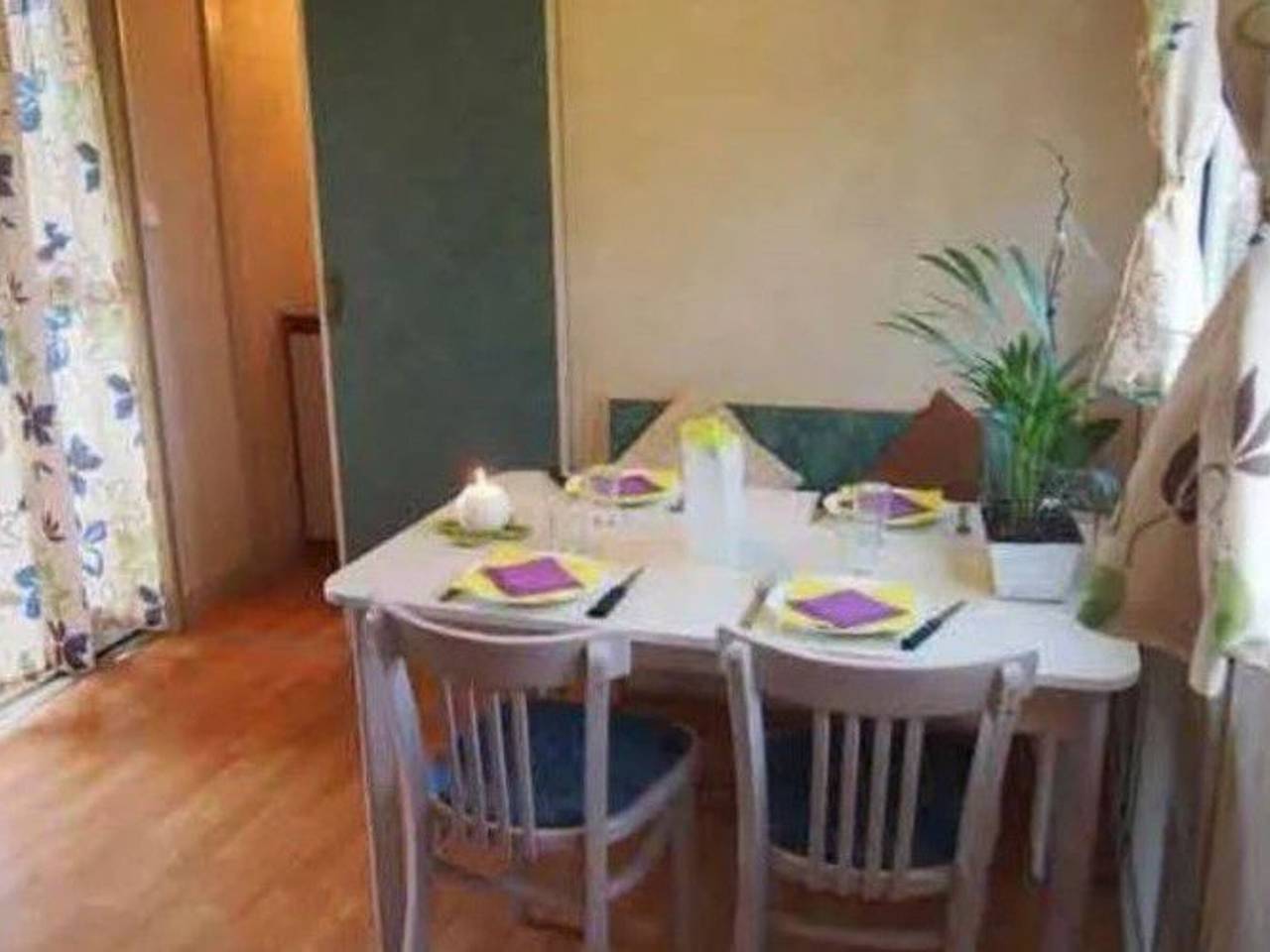 Bungalow for 7 with Terrace and Fully Equipped Kitchen in Esparron-de-Verdon, Verdon Regional Natural Park