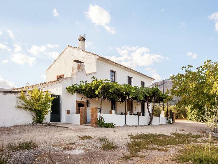 Casa de vacaciones para 12 personas, con piscina y jardín, Familias con niños en Parque Natural Sierras Subbéticas - 2