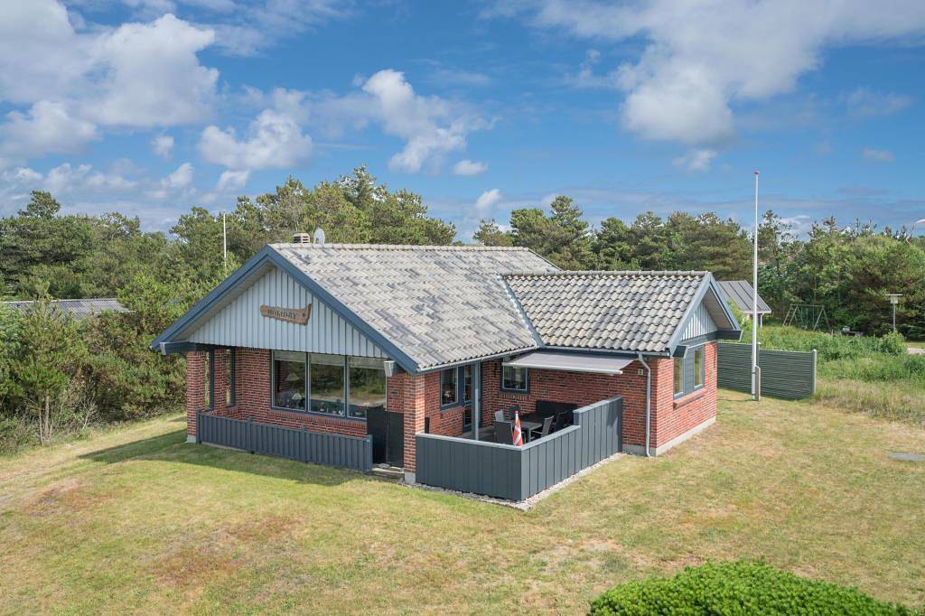 Gemütlich eingerichtetes Ferienhaus mit Carport in Henne, Région de Varde