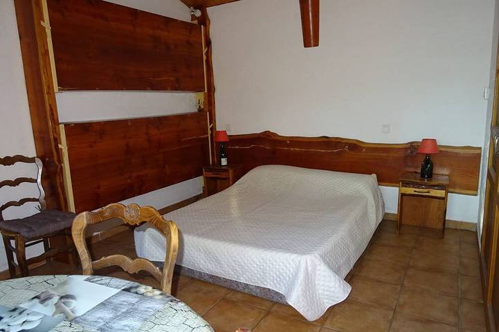 Gîte pour 4 personnes, avec jardin ainsi que terrasse et piscine à Roquebrune-sur-Argens - 2