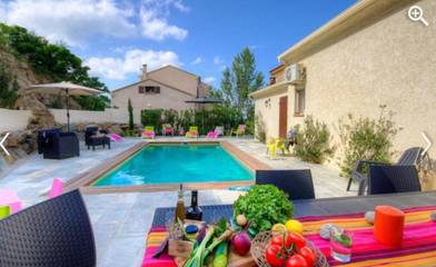 Cottage pour 2 personnes, avec jardin ainsi que vue et piscine, adapté aux familles à Borgo