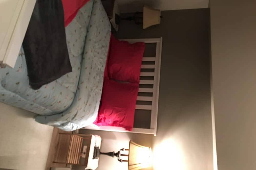 Entire apartment, Appartement of 2 rooms, bathroom, Wc and kitchen all separate, take 5 persons in Créteil, Val-de-Marne