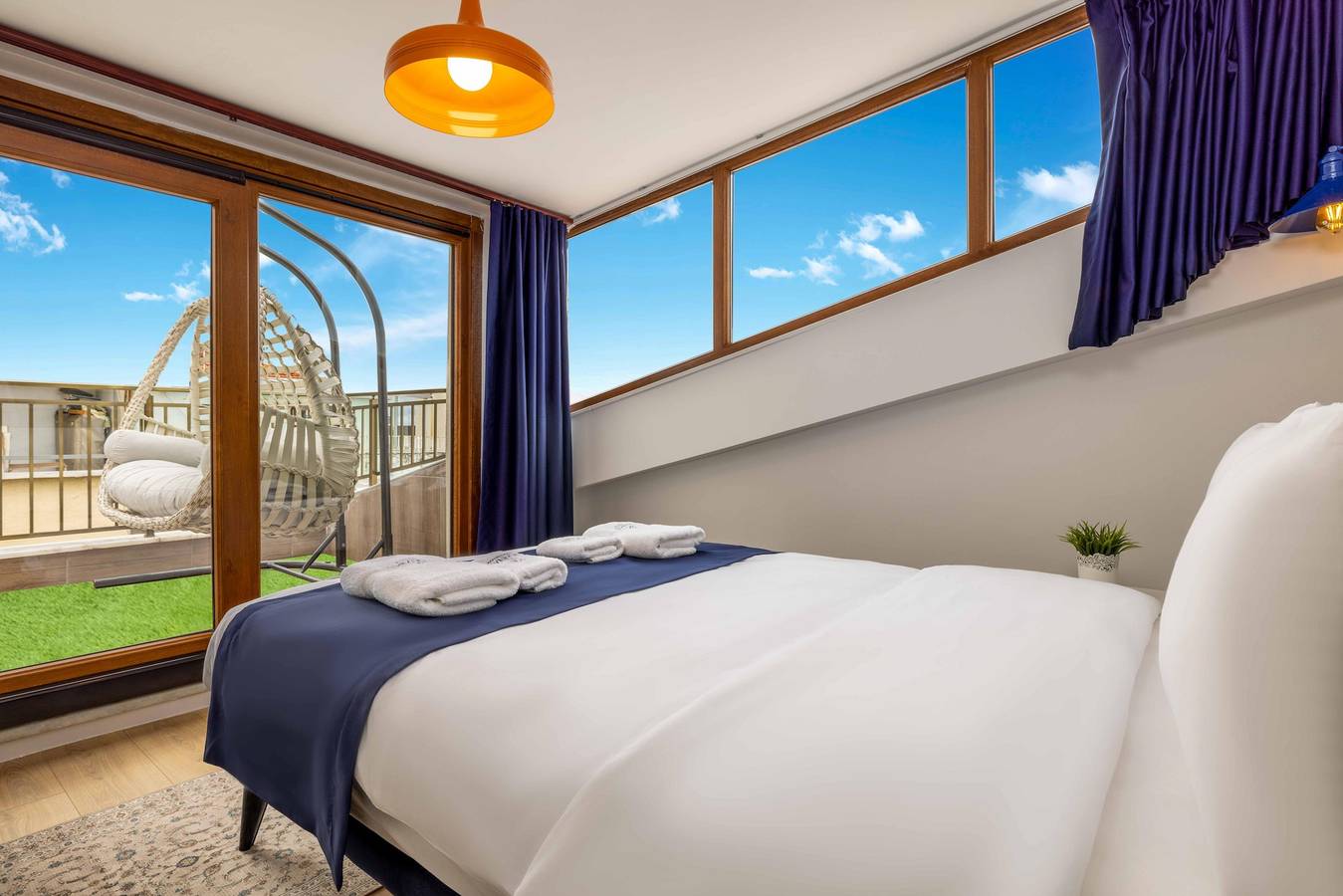 Geheel vakantieappartement, Bosphorus View Apt with 2 Terraces At Monnas Suite in Beyoğlu, Istanbul