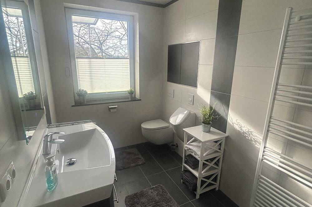 Ganze Wohnung, Gemütliche frisch renovierte Ferienwohnung in der Lüneburger Heide in Bergen (Niedersachsen), Landkreis Celle