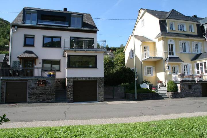 Ferienwohnung für 4 Personen, mit Ausblick und Garten in Briedel